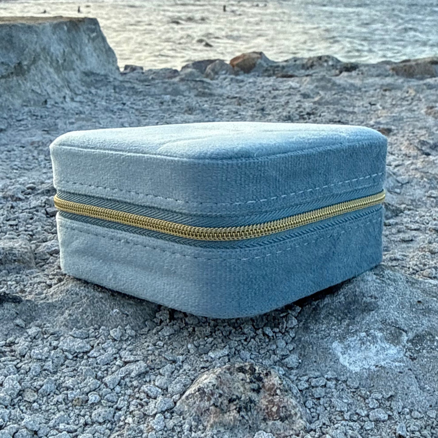JEWELRY CASE (baby blue)