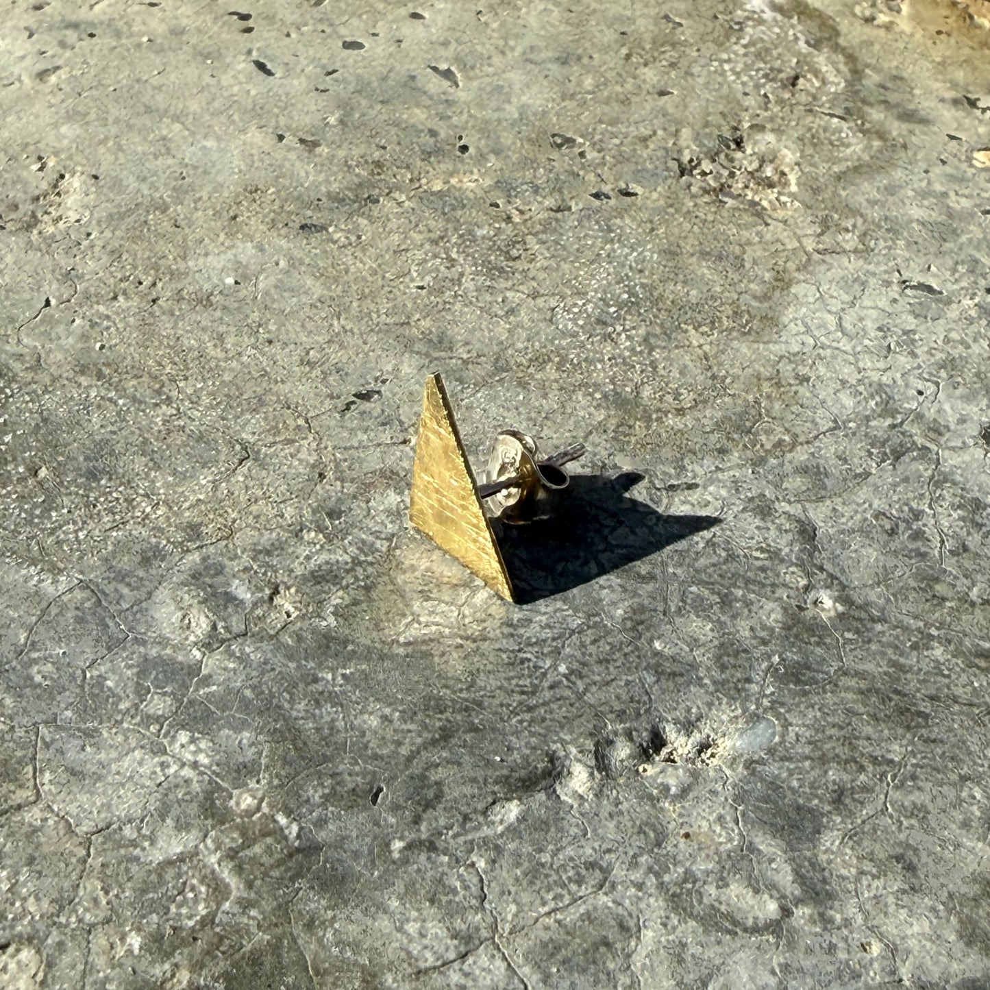 MONO STUDS