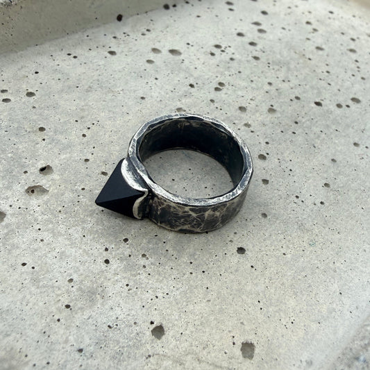 ONYX PYRAMID RING