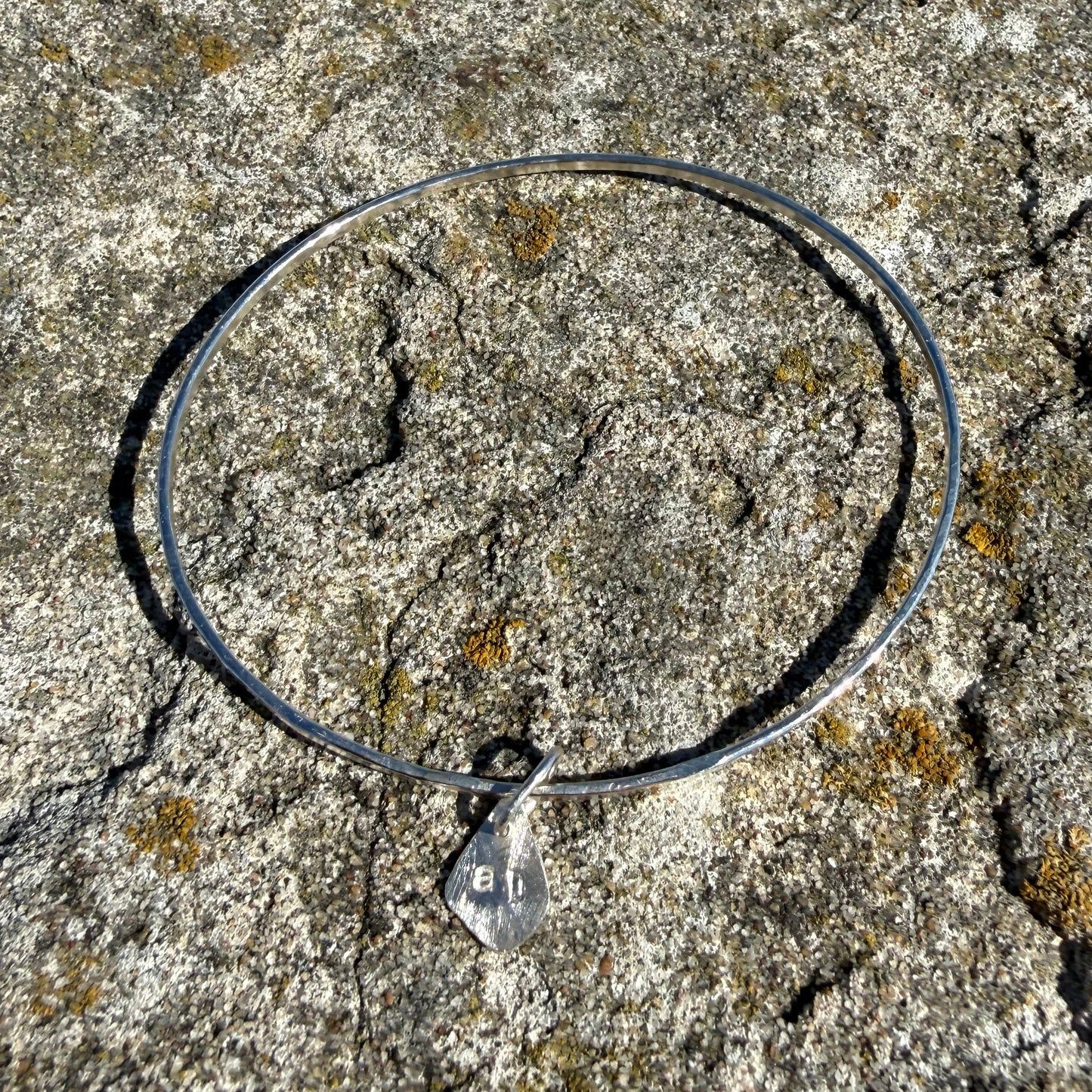 aD BANGLE