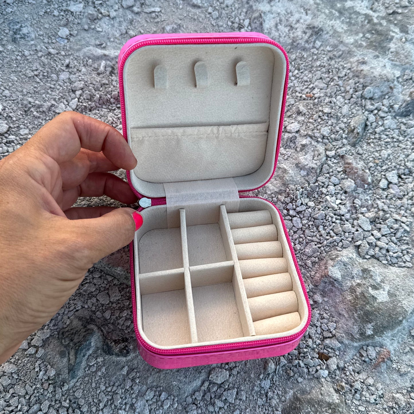 JEWELRY CASE (neon pink)