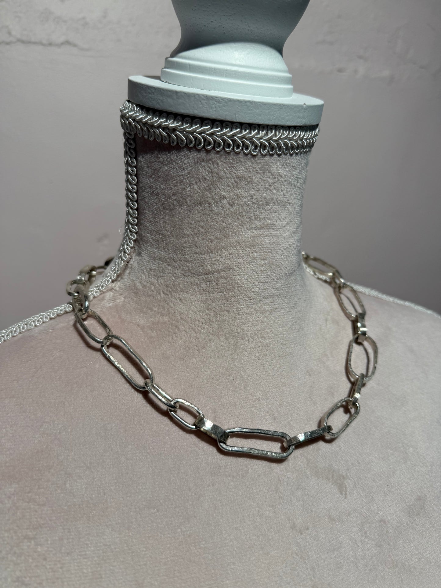 CHUNKY CHAIN NECKLACE