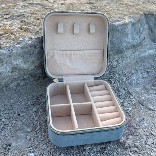 JEWELRY CASE (baby blue)