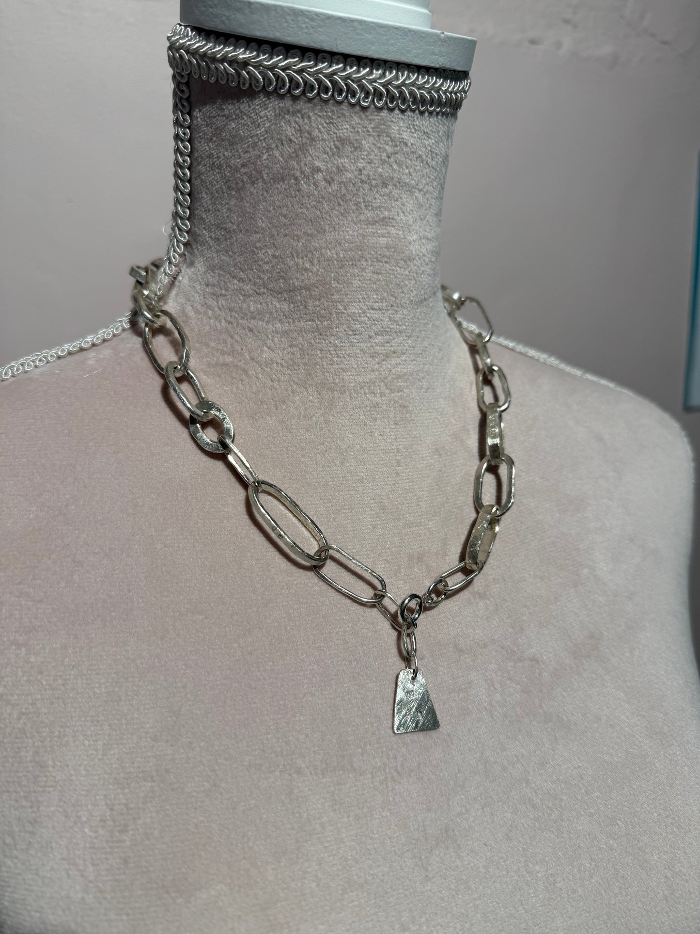 CHUNKY CHAIN NECKLACE