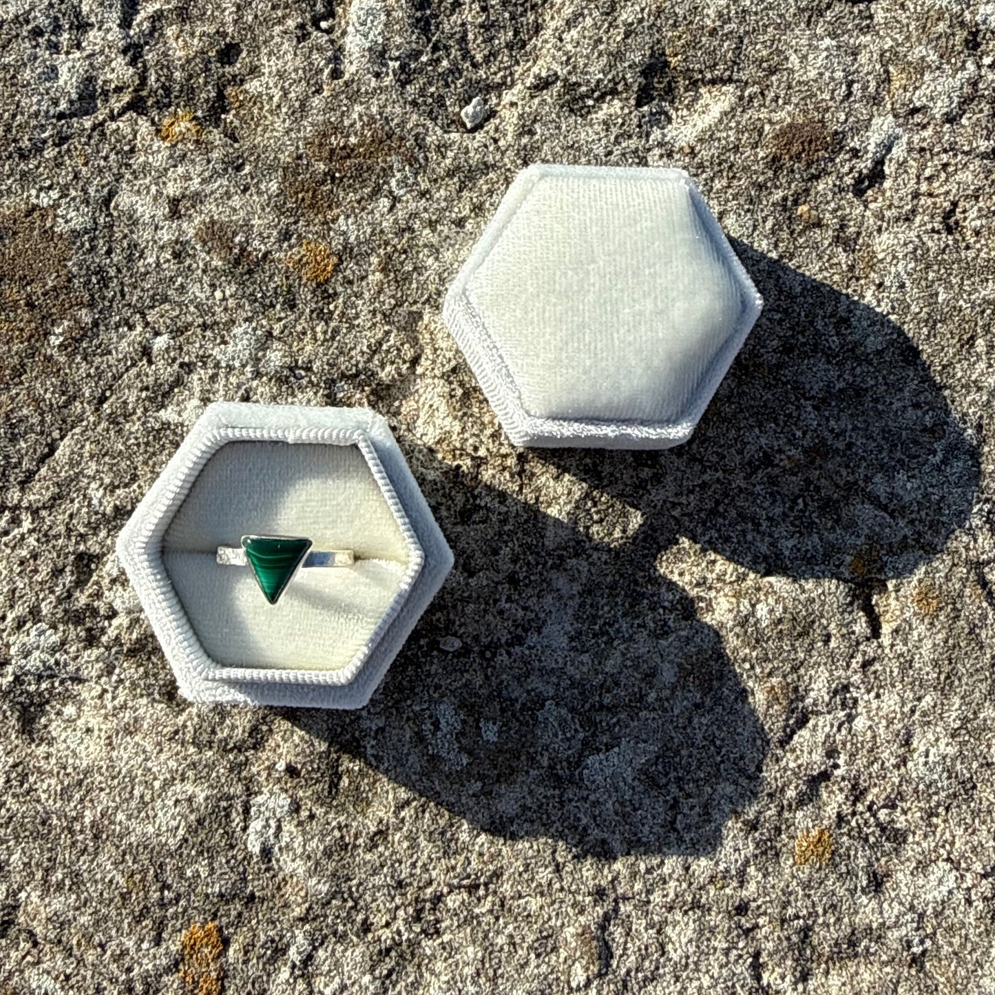 HEXAGON (white)