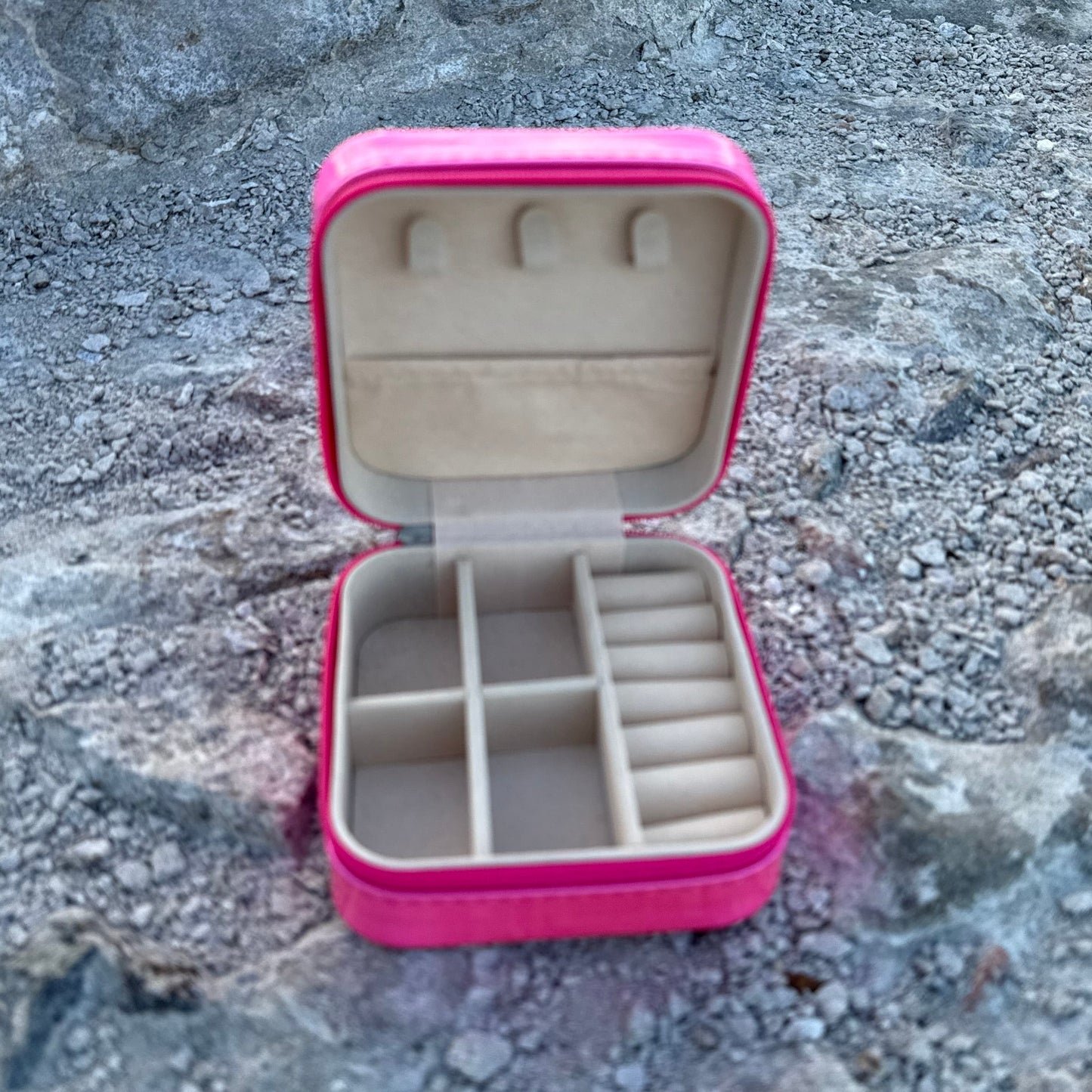 JEWELRY CASE (neon pink)